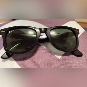 Raybans Wayfarer Shades